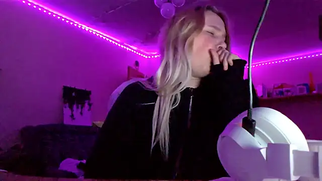 KarinRobertson live sex cam