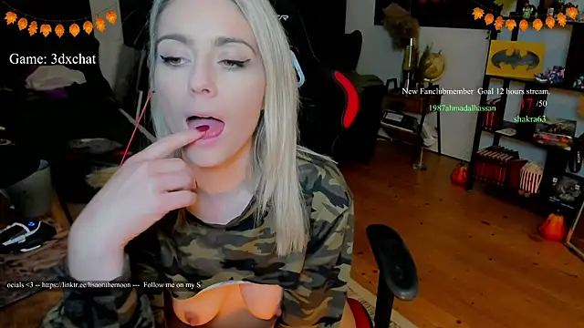 Lisaonthemoon live sex cam