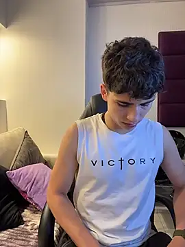 AdrianRinaldi live sex cam