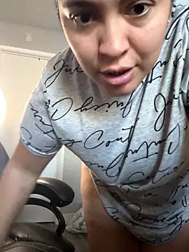 latina_curvy22 live sex cam