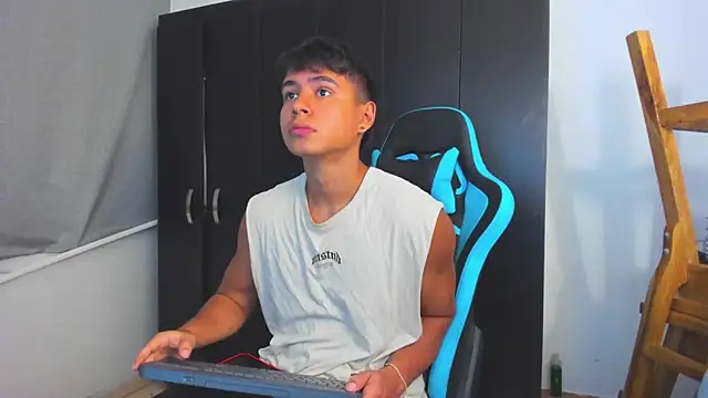 Bray_Kevin live sex cam