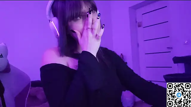 KristiBloom live sex cam