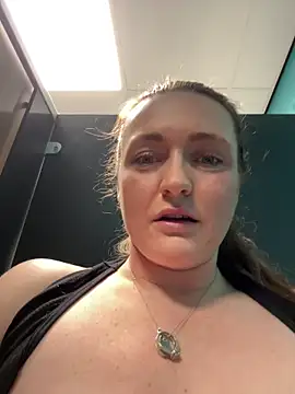 BustyBonnieUK live sex cam