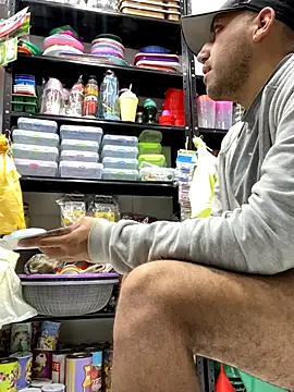 JuanZapata33 live sex cam