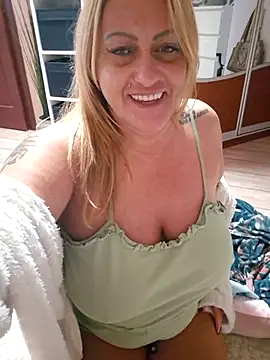 Isabellaa04 live sex cam