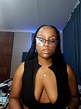 Queen-Chocolate live sex cam