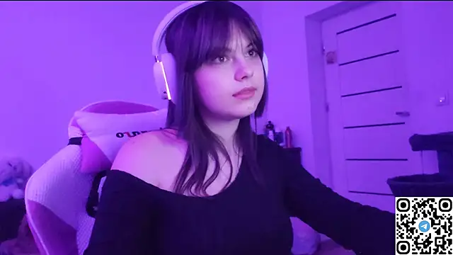 KristiBloom live sex cam