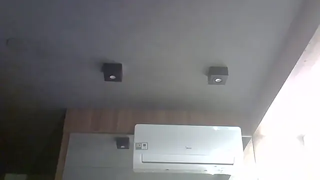 SkinnyKitten live sex cam