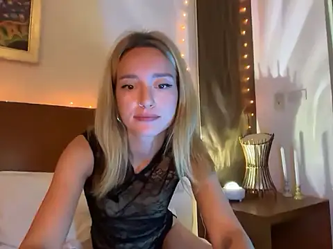 SirenaBelle live sex cam