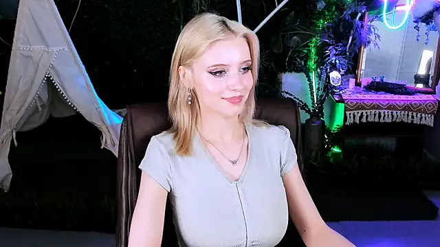 LeonaStane live sex cam