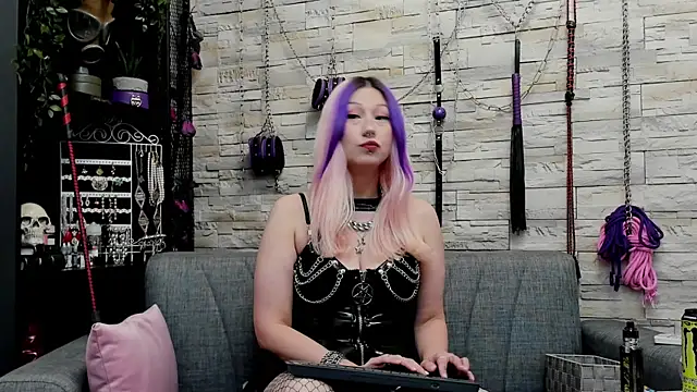 CruelMistress live sex cam