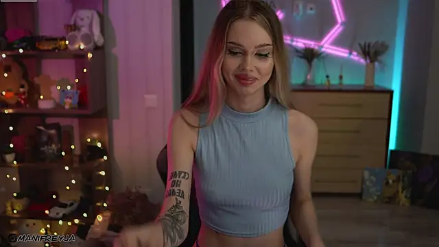 ManiFreyja live sex cam