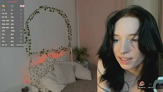 lilithlunna live sex cam