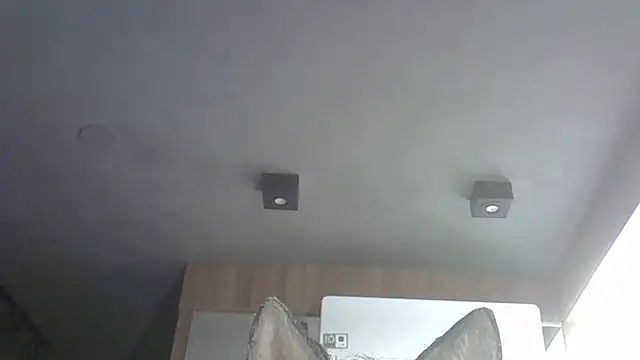 SkinnyKitten live sex cam