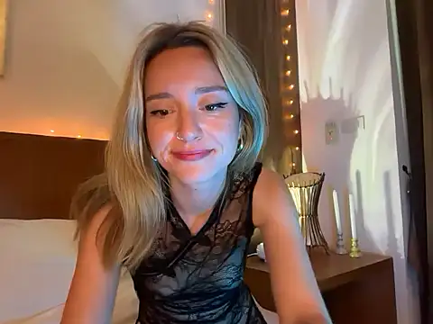 SirenaBelle live sex cam