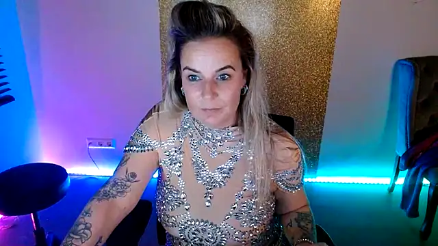 MystiqueMaven live sex cam