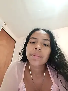 Amayavaldes live sex cam