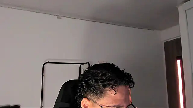 Maximoscott live sex cam