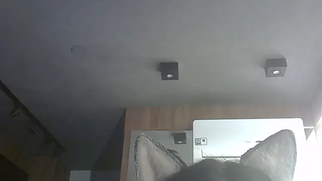 SkinnyKitten live sex cam