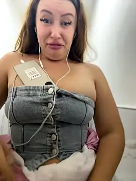 AndreaMood live sex cam