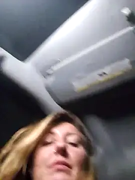 SheIsSomething live sex cam