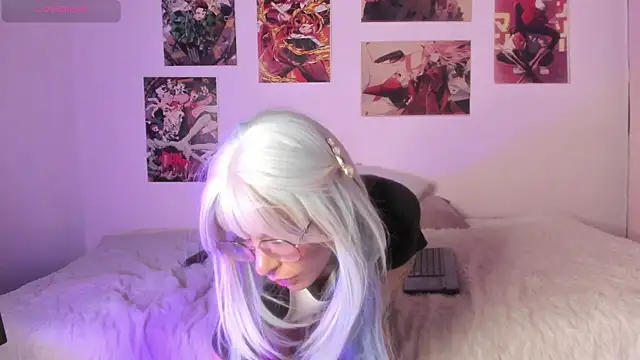 Luna-Chann live sex cam