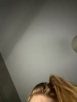 CurvyGirlMyla live sex cam