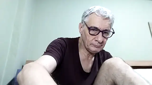 BIGUNCUTHARDCOCK live sex cam