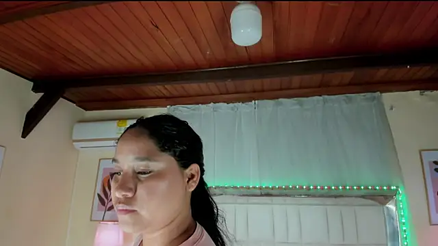 EmiliWilliams live sex cam