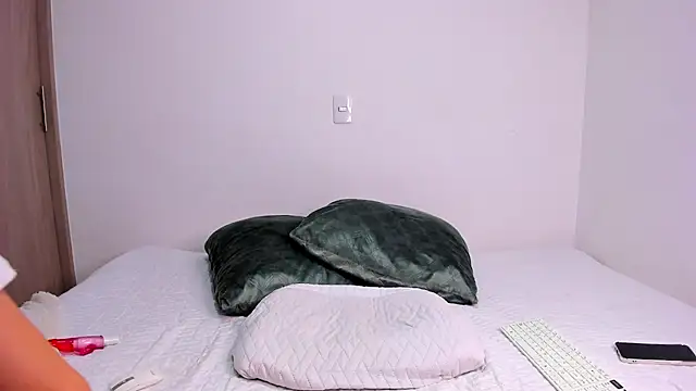 ZaraGenova live sex cam