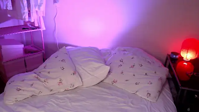 KatieMelone live sex cam
