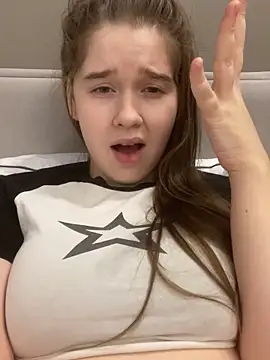 HornyGirlH live sex cam