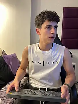 AdrianRinaldi live sex cam