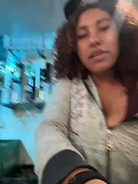 lauraltt live sex cam