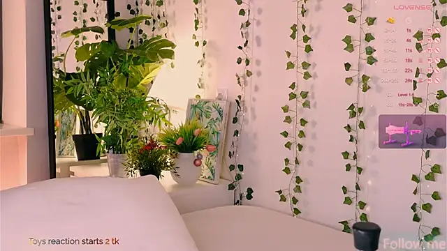 CarlyMilton live sex cam