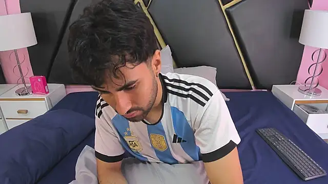 MilanZaire live sex cam