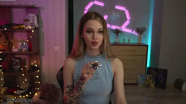 ManiFreyja live sex cam