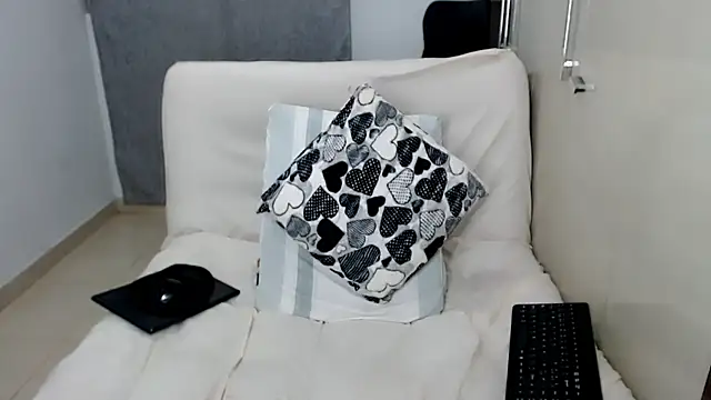 Laura-pervert live sex cam