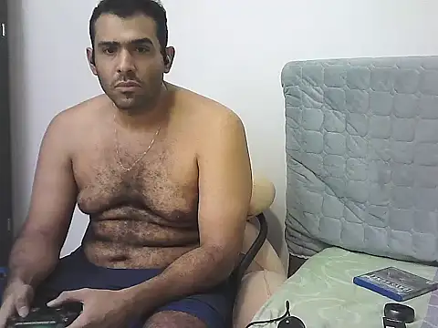 AlphaLatinoBear live sex cam