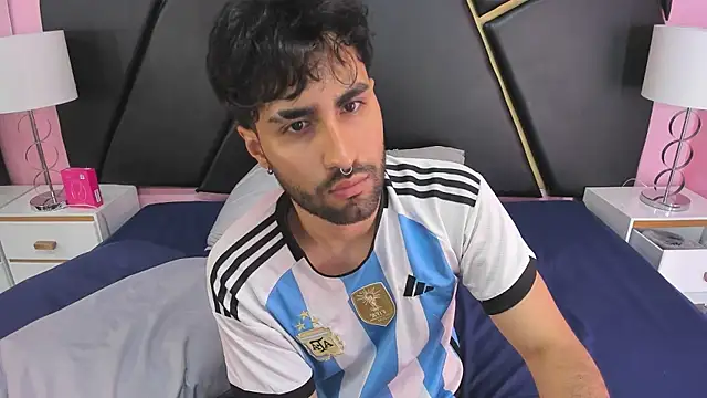 MilanZaire live sex cam