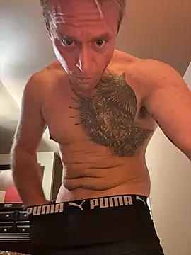 DILFiGuess1 live sex cam