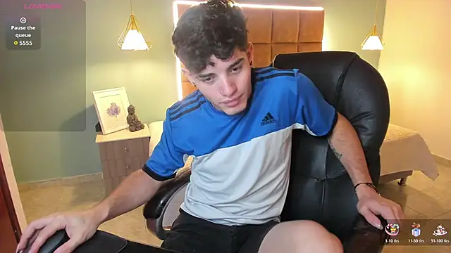 AlejooTwink live sex cam