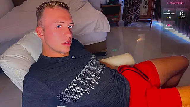 tommy_cumfinger live sex cam