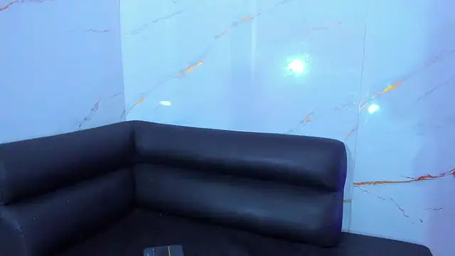 Little_nicoll live sex cam