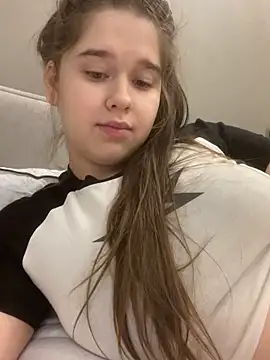 HornyGirlH live sex cam