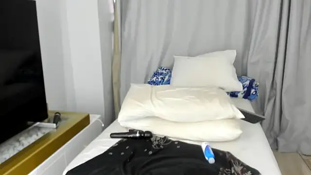 ConnieSmall24 live sex cam