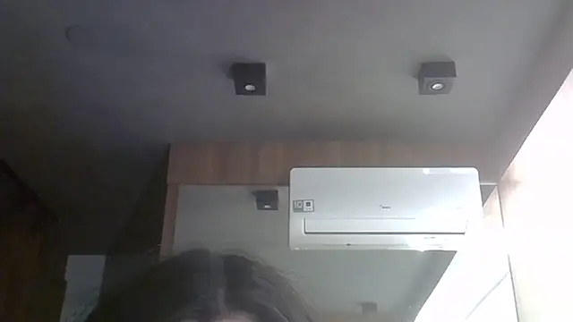 SkinnyKitten live sex cam