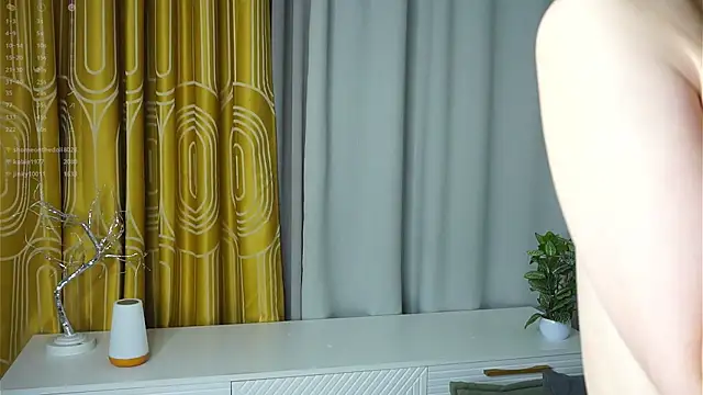 YvonneBou live sex cam