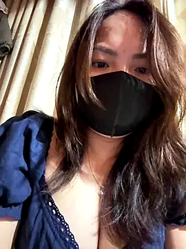 Thythy68 live sex cam