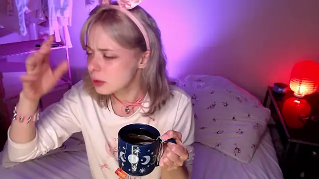 KatieMelone live sex cam